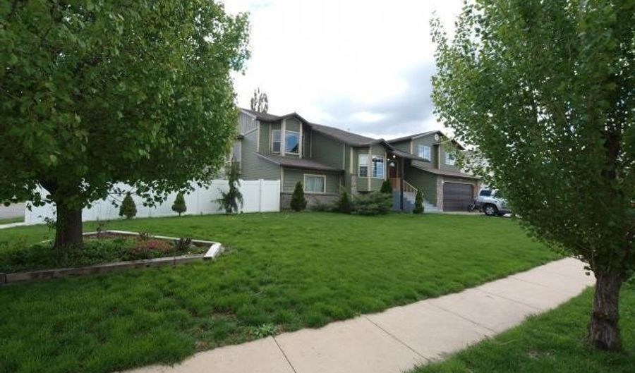 1448 N WILLOW VALLEY Dr, Centerville, UT 84014 - 5 Beds, 2 Bath