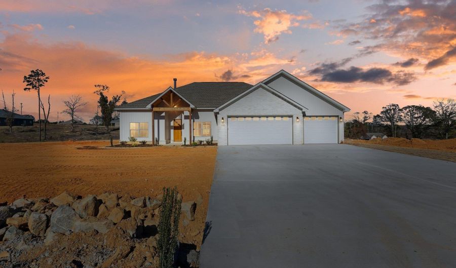 1165 Duke Dr, Bauxite, AR 72011 - 4 Beds, 2 Bath