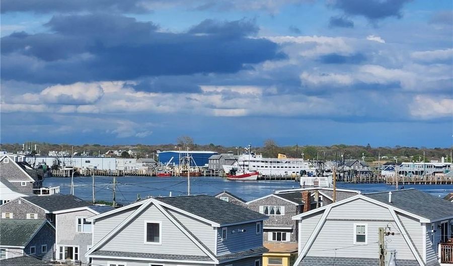 6 MacAlder St, Narragansett, RI 02882 - 6 Beds, 4 Bath