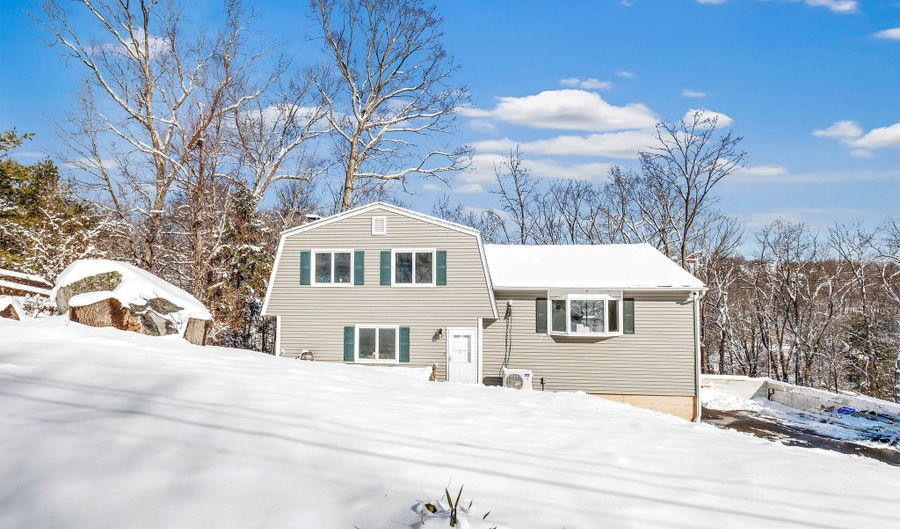 17 Stage Rd, Brookfield, CT 06804 - 4 Beds, 3 Bath
