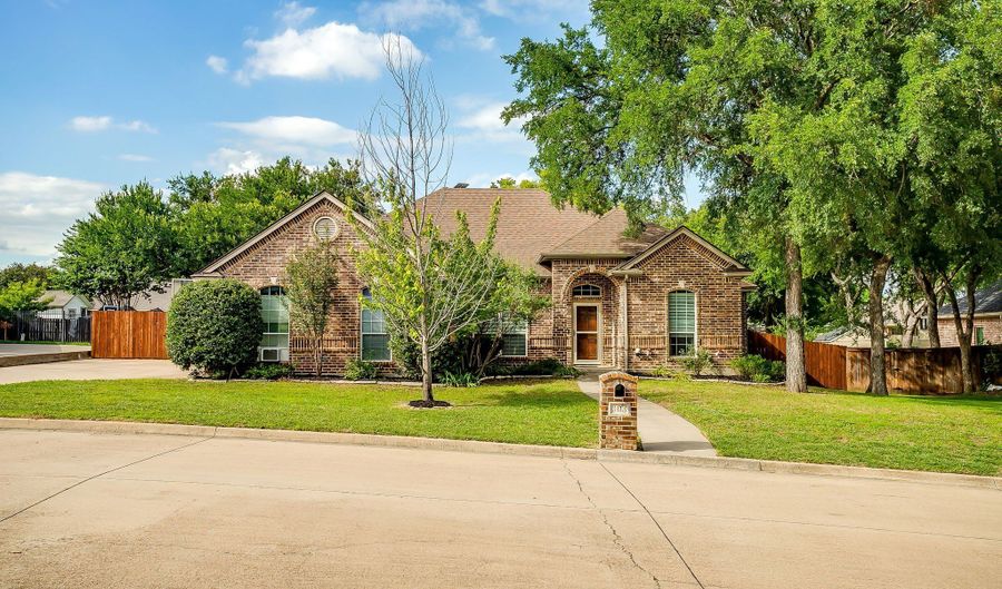 303 Blue Berry Ln, Aledo, TX 76008 - 3 Beds, 2 Bath