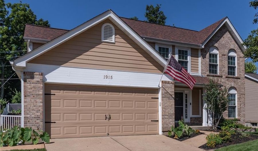 1915 Fox Pointe Dr, Arnold, MO 63010 - 4 Beds, 4 Bath