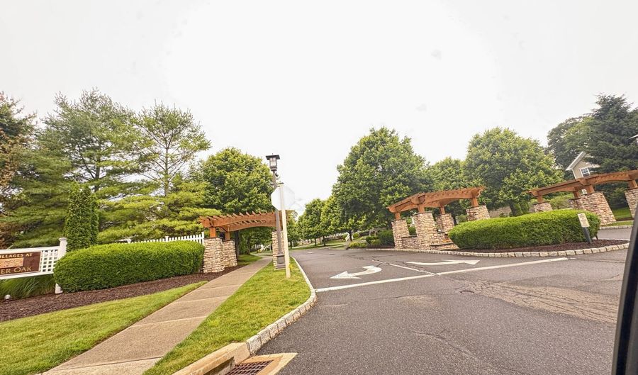 50 Lawrence Ave 50, Danbury, CT 06810 - 3 Beds, 5 Bath