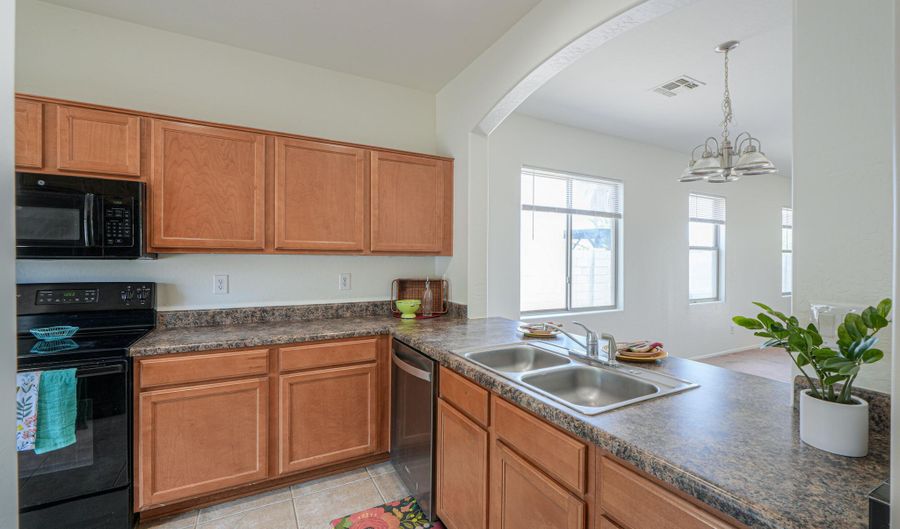 1581 E DESERT BREEZE Dr, Casa Grande, AZ 85122 - 3 Beds, 2 Bath