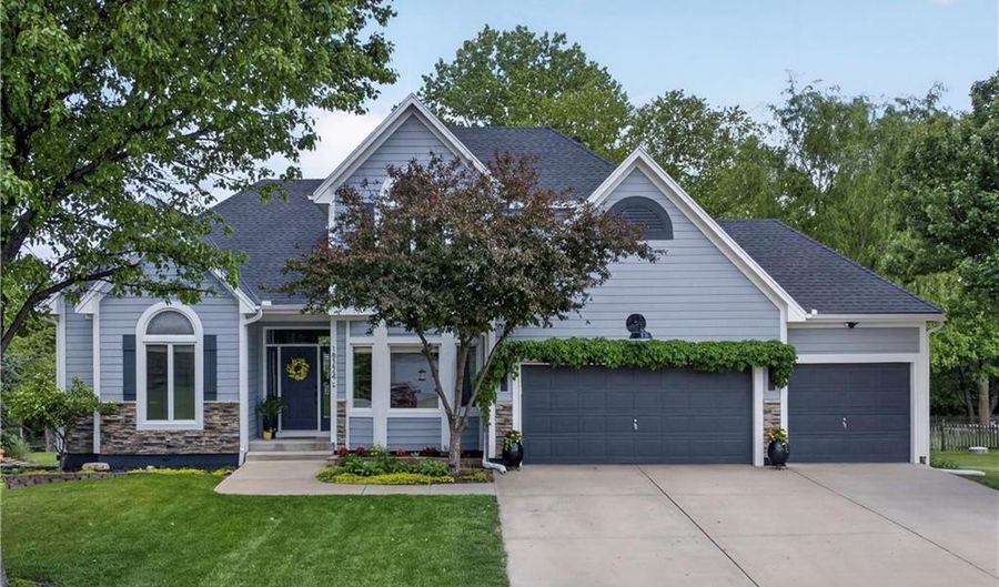 18224 153rd St, Basehor, KS 66007 - 4 Beds, 4 Bath