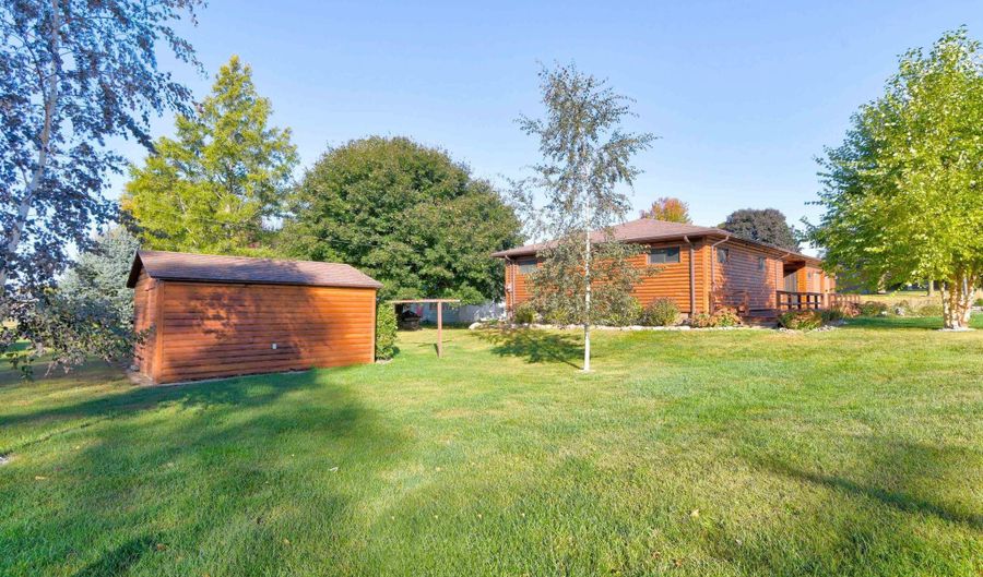 201 4th St, Armstrong, IA 50514 - 3 Beds, 1 Bath