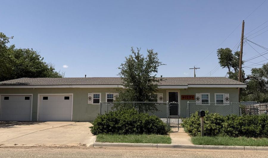 106 E 14th St, Abernathy, TX 79311 - 4 Beds, 2 Bath
