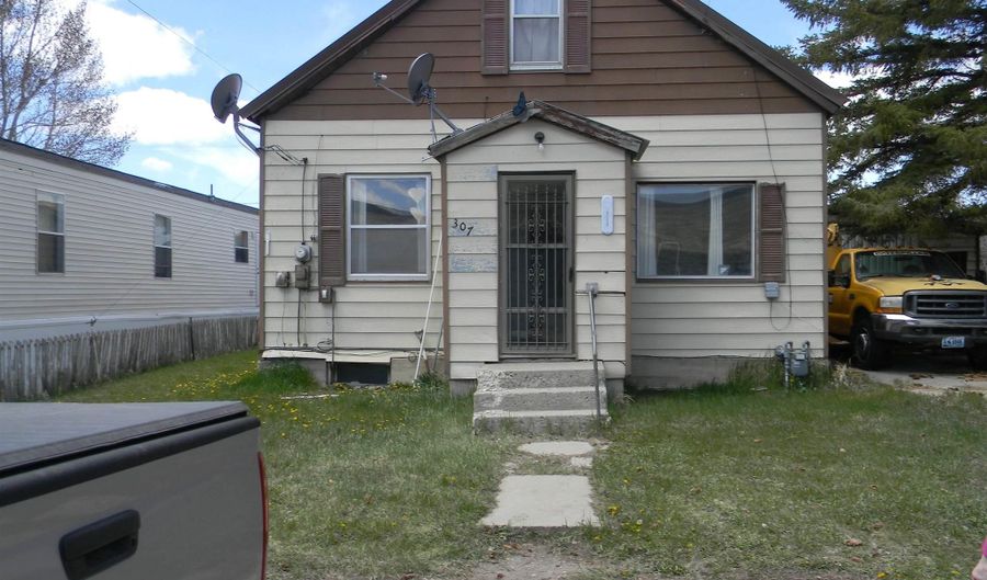 307 Diamondville Ave, Diamondville, WY 83116 - 3 Beds, 1 Bath
