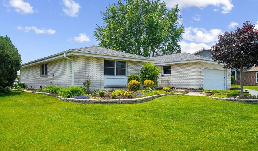 11 E Appletree Ln, Arlington Heights, IL 60004 - 3 Beds, 3 Bath