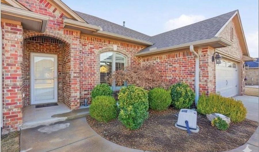912 Stephanie Ln, Altus, OK 73521 - 5 Beds, 3 Bath