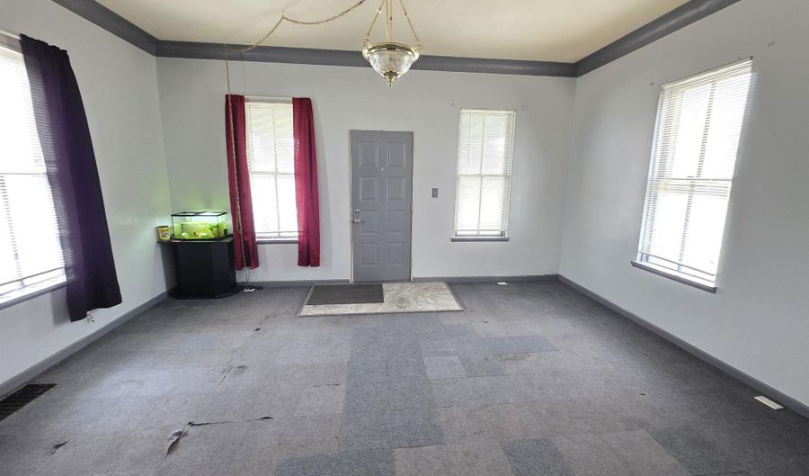 901 S Van Buren St, Auburn, IN 46706 - 2 Beds, 1 Bath