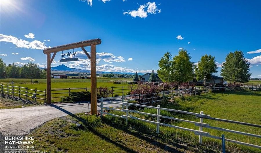 39 Nez Perce Dr, Cody, WY 82414 - 4 Beds, 4 Bath