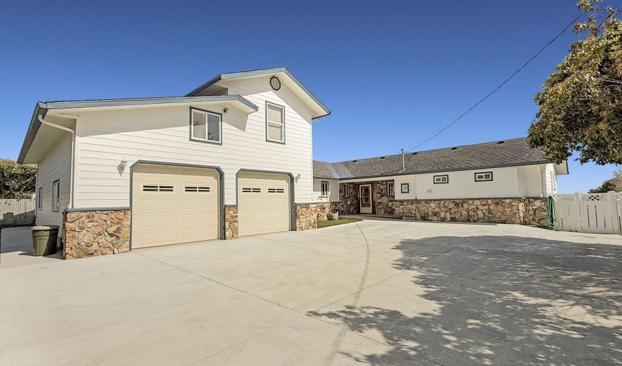 429 BUENA VISTA Loop, Brookings, OR 97415 - 4 Beds, 4 Bath