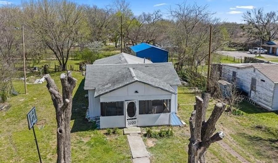 1020 Culbertson St, Ardmore, OK 73401 - 3 Beds, 1 Bath