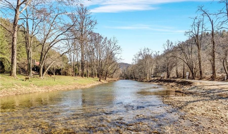 271 Dogwood Trl, Banner Elk, NC 28604 - 3 Beds, 3 Bath