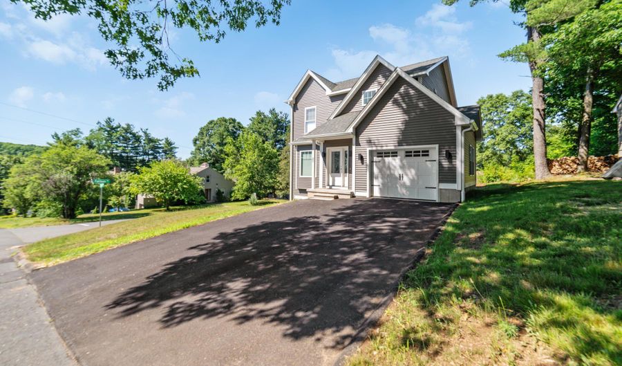 85 Vanderbilt Rd, Bristol, CT 06010 - 3 Beds, 3 Bath