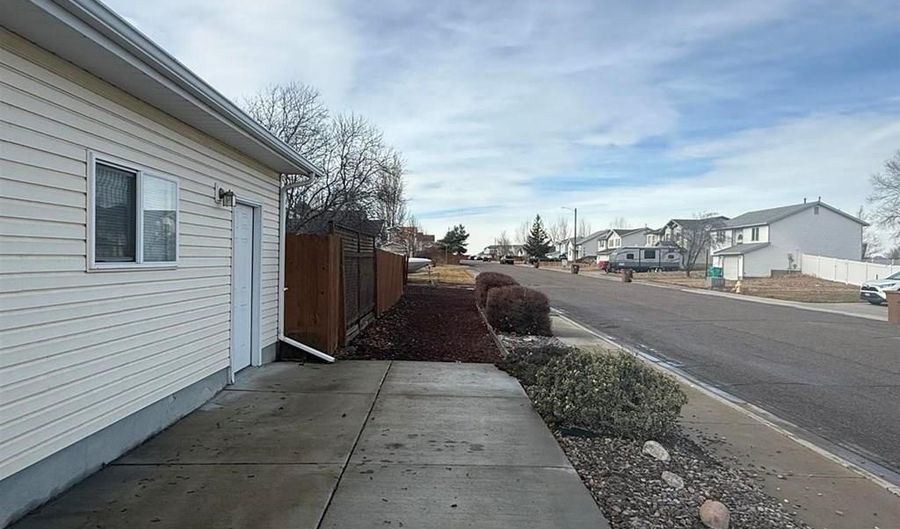 5967 Noah St, Chubbuck, ID 83202 - 6 Beds, 3 Bath