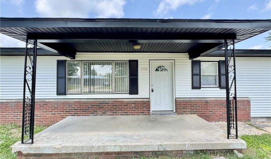 1318 W Tibbs St, Austin, IN 47102 - 4 Beds, 2 Bath