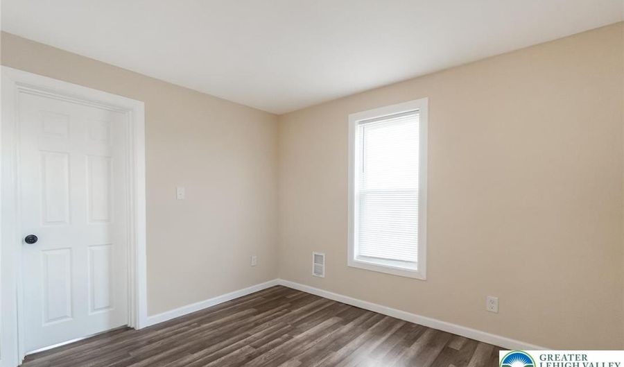 909 S Hall St, Allentown, PA 18103 - 5 Beds, 3 Bath
