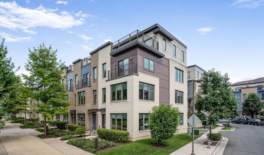 10374 JACOBSEN St, Bethesda, MD 20817 - 4 Beds, 5 Bath