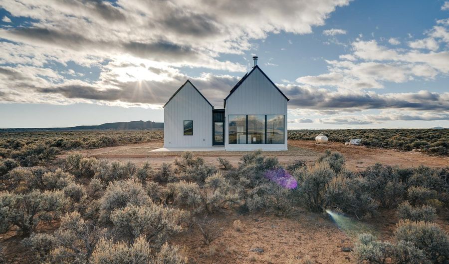 8 Quonset Way, Carson, NM 87517 - 2 Beds, 1 Bath