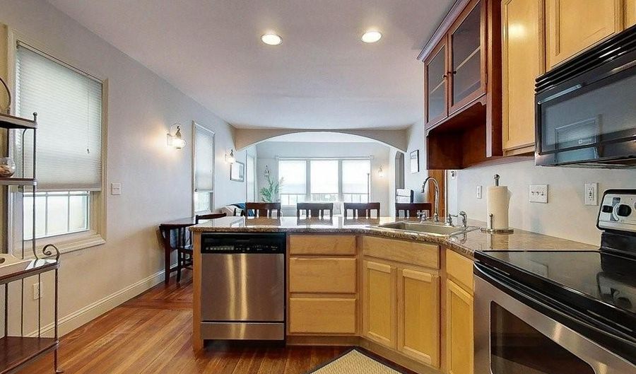 9 Waites Wharf, Newport, RI 02840 - 2 Beds, 2 Bath