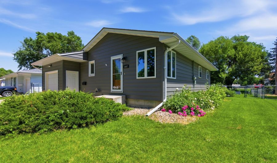 1607 S 6th St, Aberdeen, SD 57401 - 4 Beds, 2 Bath