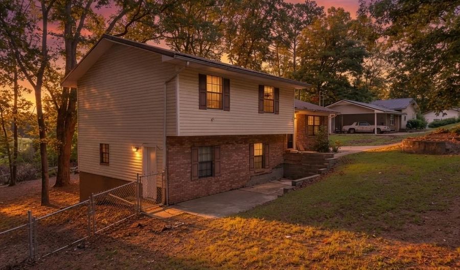 1517 BURNHAM Rd, Anniston, AL 36206 - 3 Beds, 3 Bath