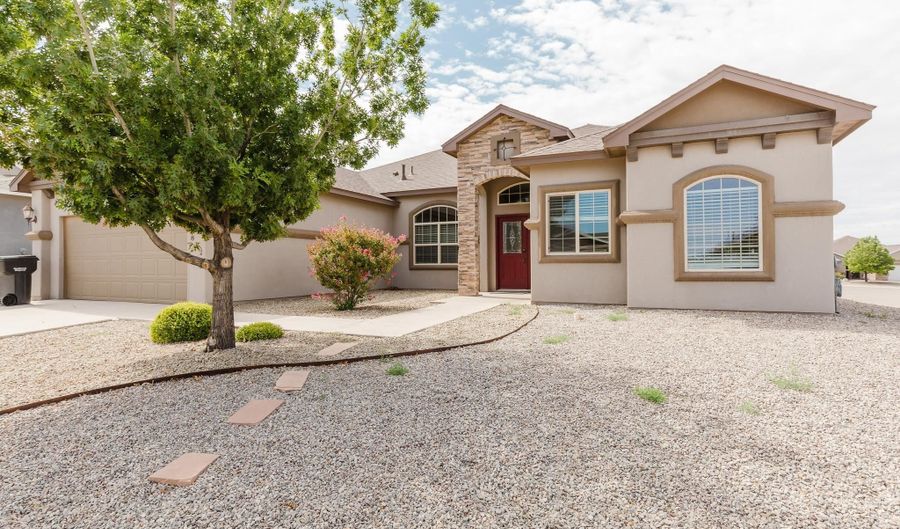 812 Shiprock, Alamogordo, NM 88310 - 4 Beds, 3 Bath