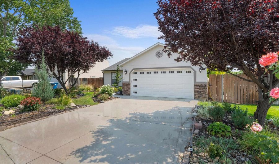 106 Bridgeport Ave, Caldwell, ID 83605 - 3 Beds, 2 Bath
