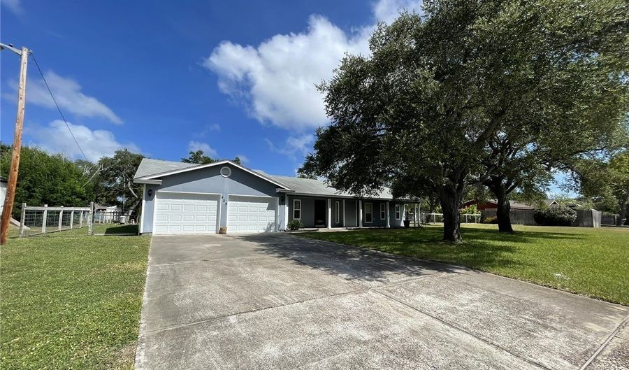 423 S 12th St, Aransas Pass, TX 78336 - 2 Beds, 2 Bath