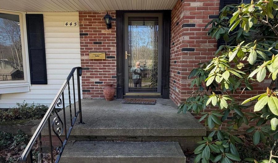 445 S Countryside Dr, Ashland, OH 44805 - 3 Beds, 2 Bath