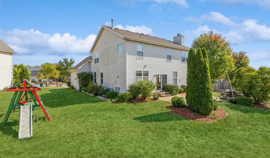 7 Lake Plumleigh Ct, Algonquin, IL 60102 - 4 Beds, 4 Bath
