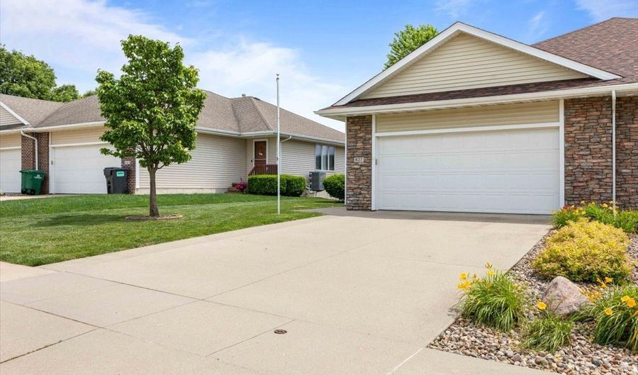 827 SW 46th St, Ankeny, IA 50023 - 3 Beds, 2 Bath