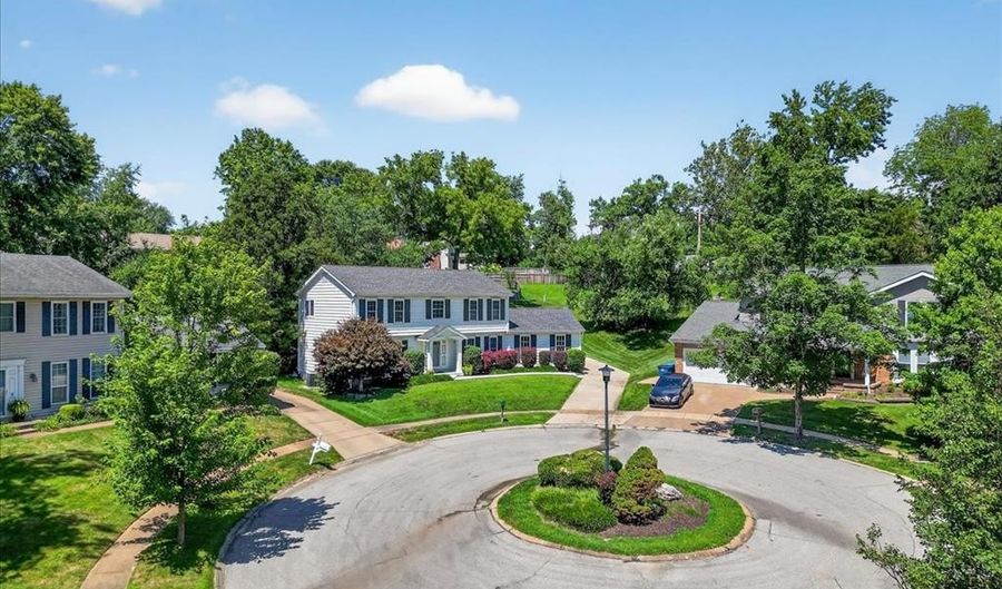291 Oak Path Ct, Ballwin, MO 63011 - 4 Beds, 3 Bath