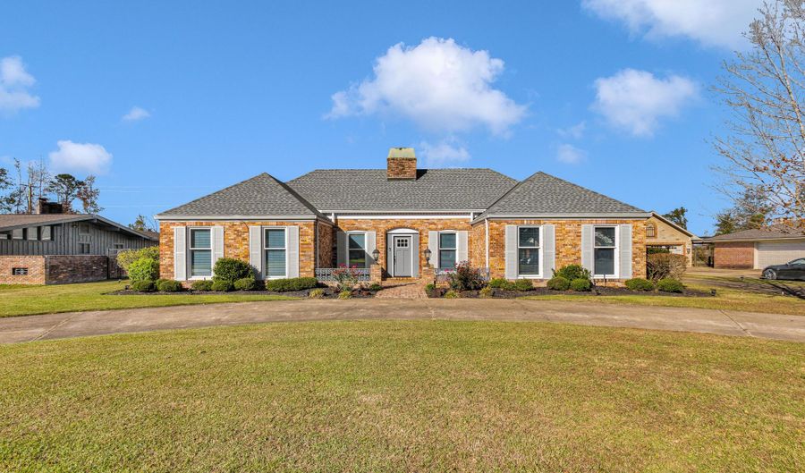 1207 Concord Ave, Amory, MS 38821 - 3 Beds, 4 Bath