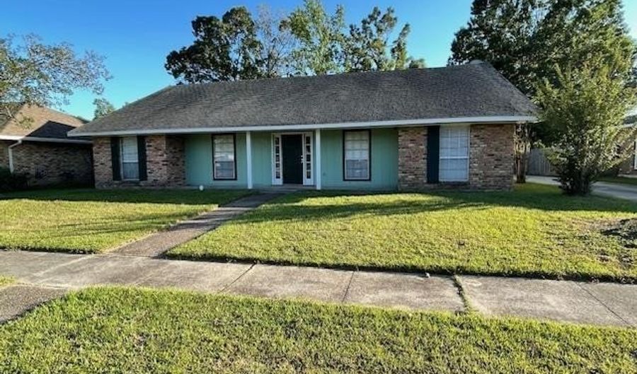 15016 Lynbrook Dr, Baton Rouge, LA 70816 - 3 Beds, 2 Bath