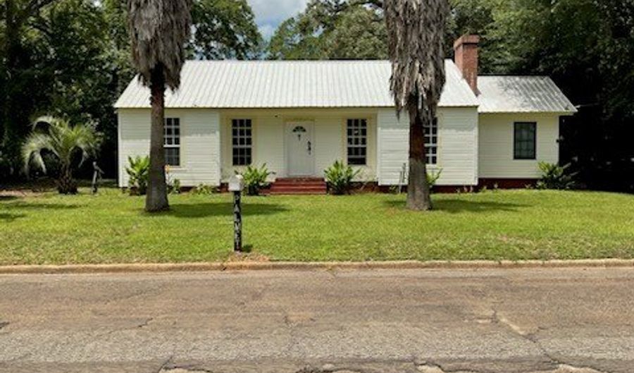 1000 Palmetto St, Bainbridge, GA 39819 - 4 Beds, 3 Bath