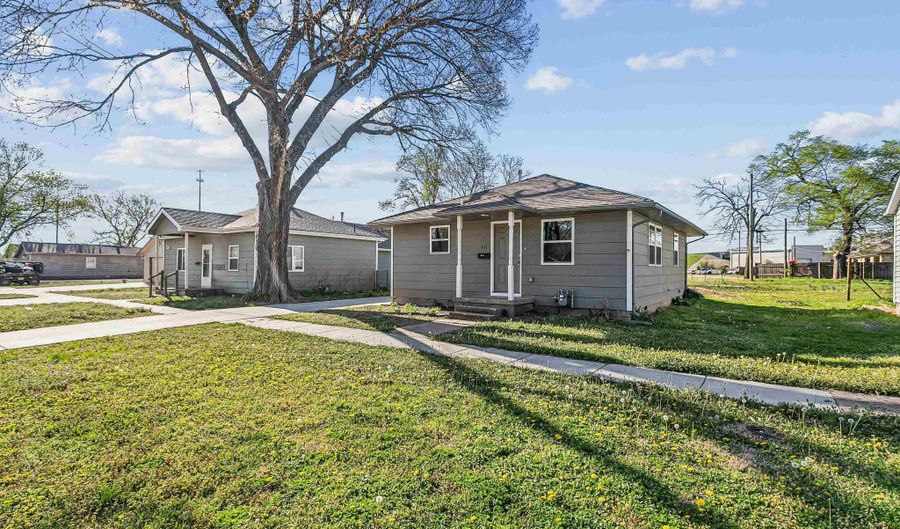 411 E Clark, Augusta, KS 67010 - 2 Beds, 1 Bath