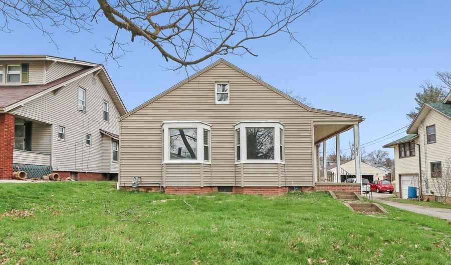 1073 Parkside Dr, Alliance, OH 44601 - 3 Beds, 1 Bath