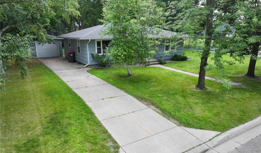1407 Elm St, Alexandria, MN 56308 - 3 Beds, 2 Bath