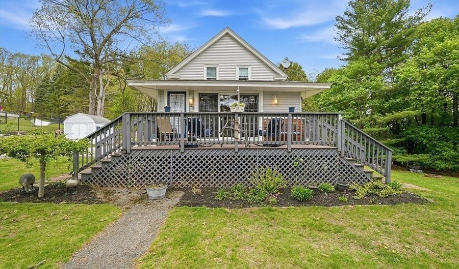 182 Leicester St, Auburn, MA 01501 - 3 Beds, 2 Bath