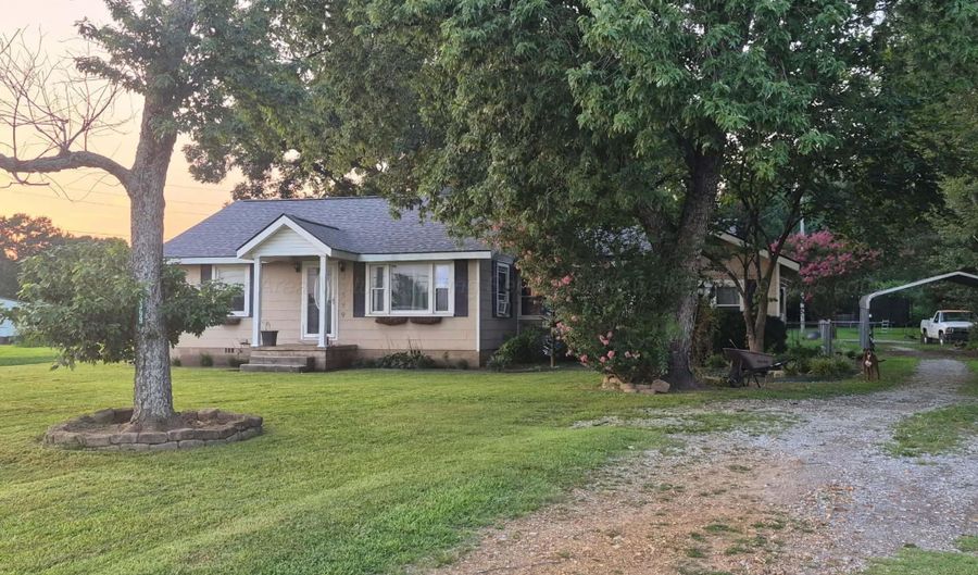 23399 NICK DAVIS Rd, Athens, AL 35611 - 3 Beds, 1 Bath