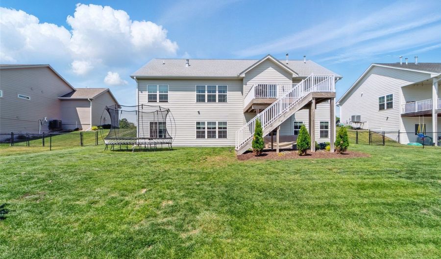 901 Cardinal Dr, Polk City, IA 50226 - 5 Beds, 3 Bath