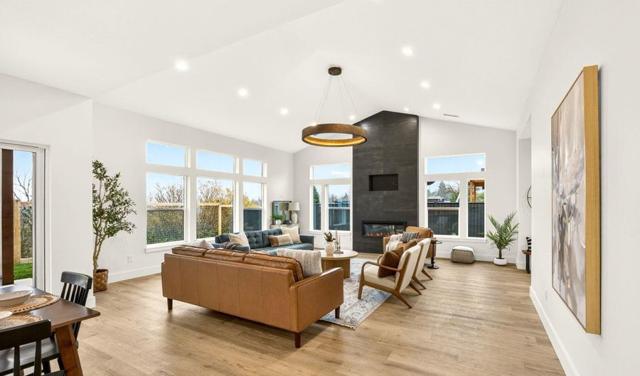 224 Alicia St, Ashland, OR 97520 - 5 Beds, 5 Bath