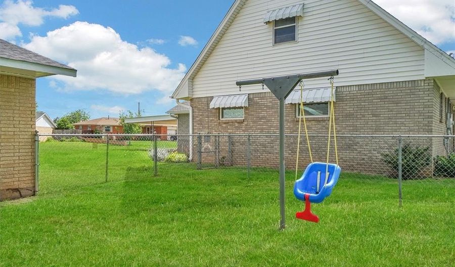 1701 Monroe St, Altus, OK 73521 - 3 Beds, 2 Bath