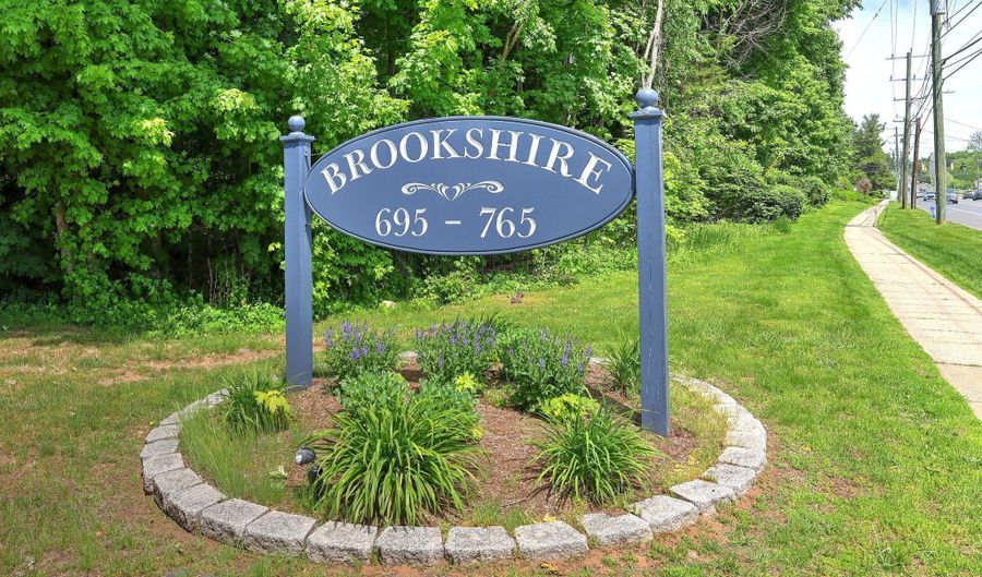703 S Main St 703, Cheshire, CT 06410 - 2 Beds, 3 Bath