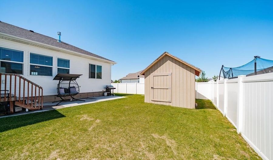 4839 Luxor Dr, Ammon, ID 83401 - 6 Beds, 3 Bath
