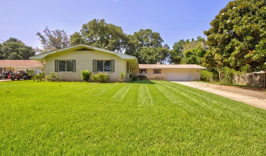 2421 Regency Dr, Biloxi, MS 39532 - 3 Beds, 2 Bath
