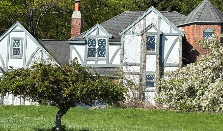 1143 Leesome Ln, Altamont, NY 12009 - 4 Beds, 3 Bath